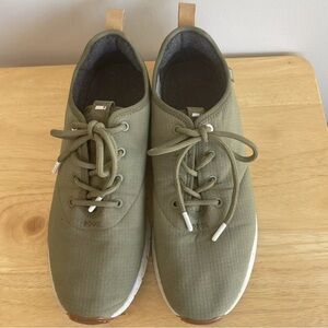 True Links Wear golf shoes